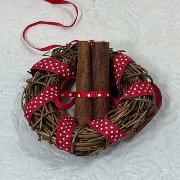 Mini Wreath Wooden Heart Cinnamon Sticks Christmas Tree Ornament - Picture 7 of 11